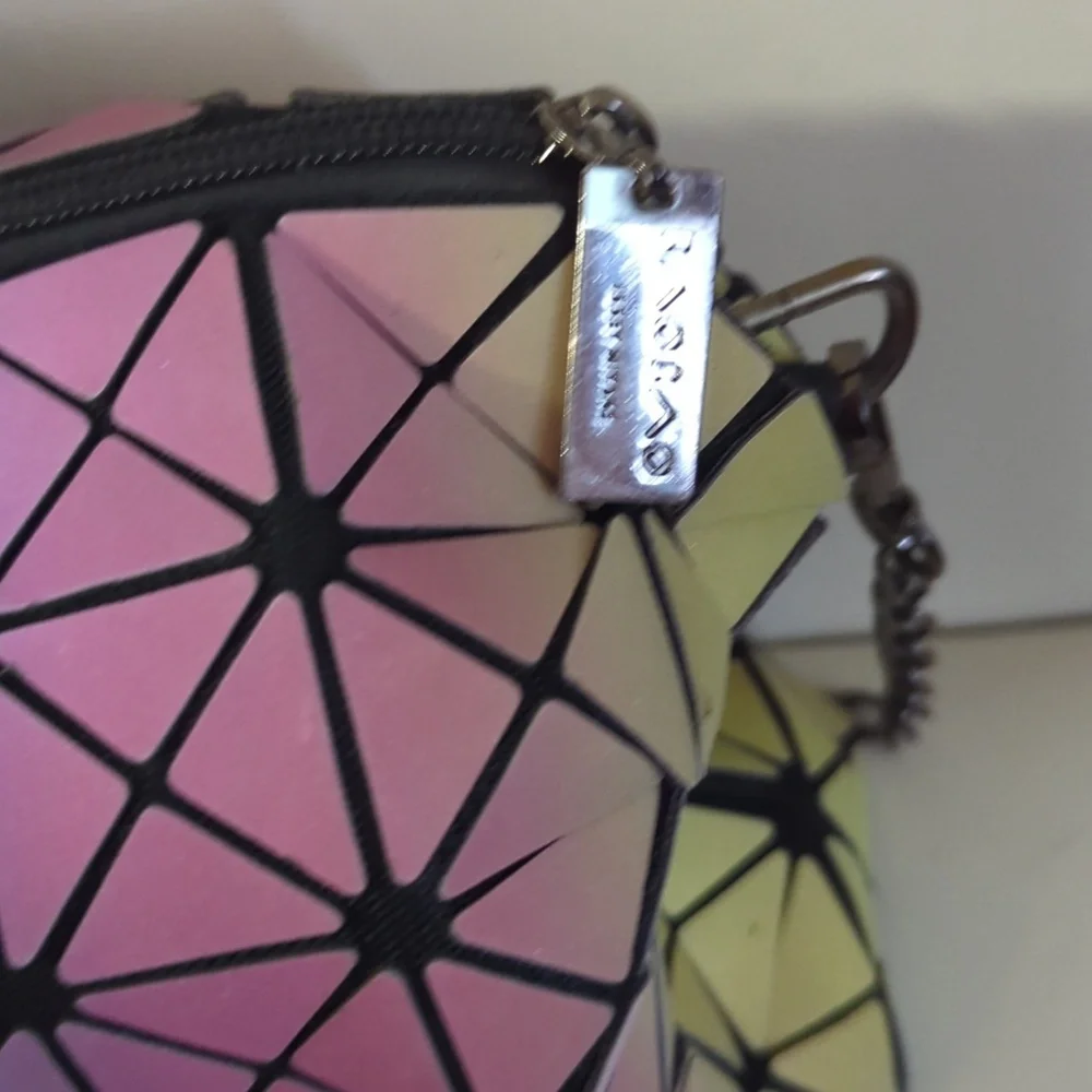 Bao Bao crossbody - Picture 2 of 8
